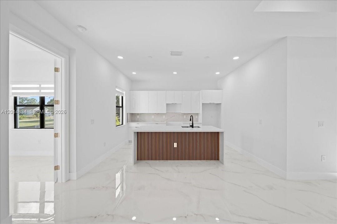 En Venta: $329,999 (4 camas, 2 baños, 1842 Pies cuadrados)