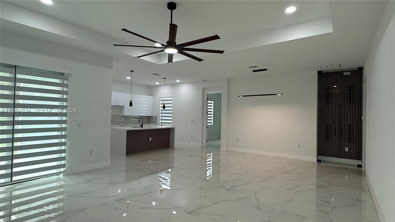 En Venta: $329,999 (4 camas, 2 baños, 1842 Pies cuadrados)