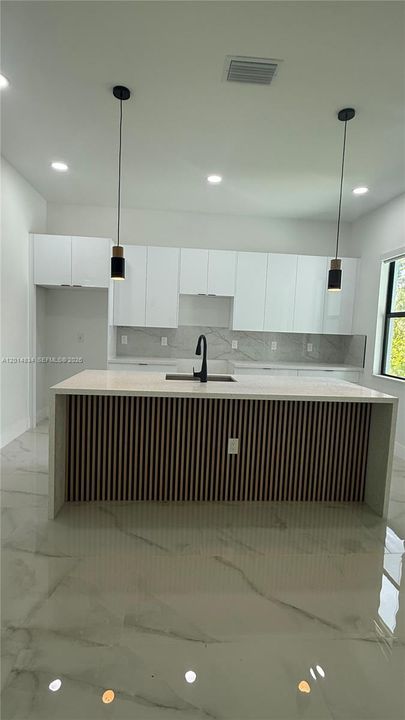 En Venta: $329,999 (4 camas, 2 baños, 1842 Pies cuadrados)