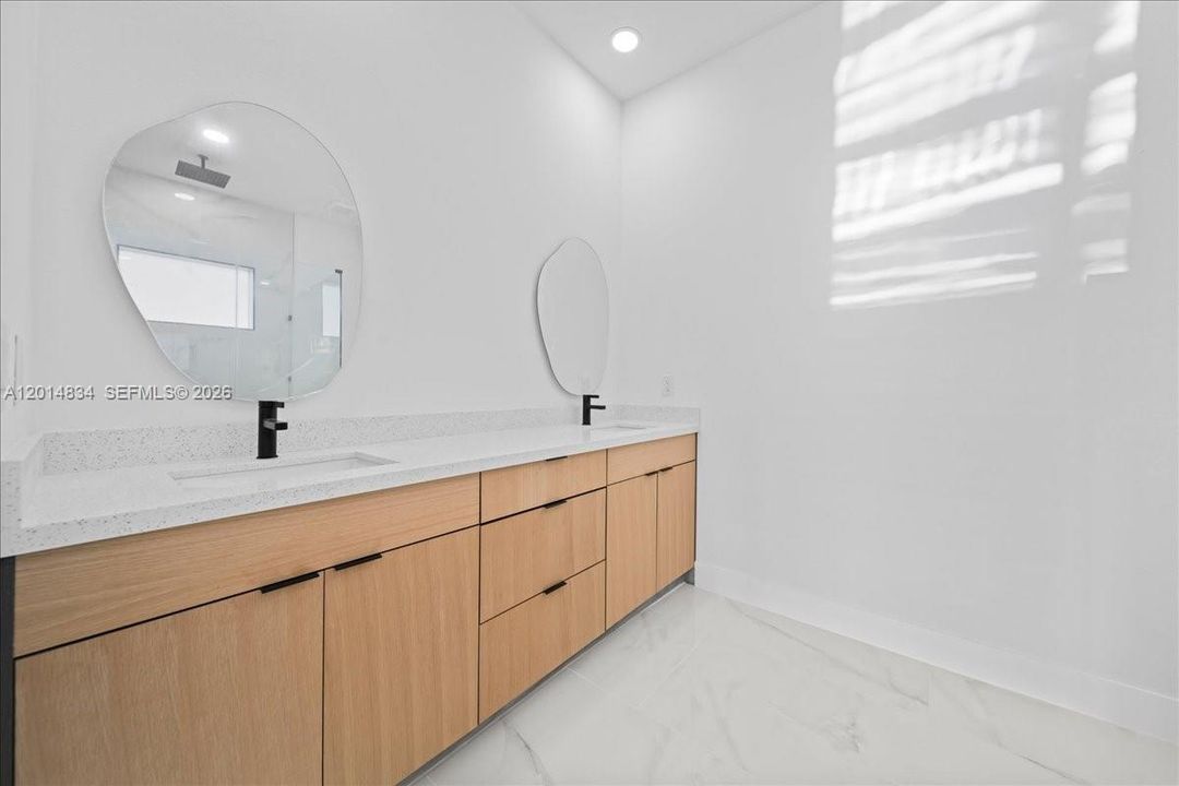 En Venta: $329,999 (4 camas, 2 baños, 1842 Pies cuadrados)
