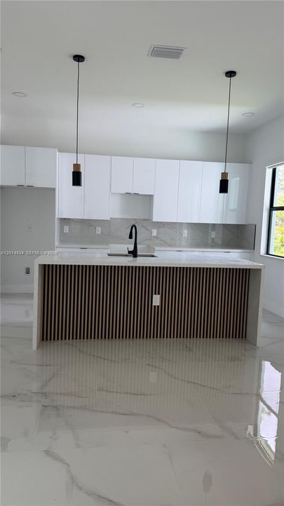 En Venta: $329,999 (4 camas, 2 baños, 1842 Pies cuadrados)
