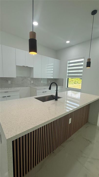 En Venta: $329,999 (4 camas, 2 baños, 1842 Pies cuadrados)