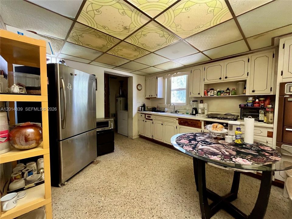 Recently Sold: $595,000 (3 beds, 1 baths, 1300 Square Feet)