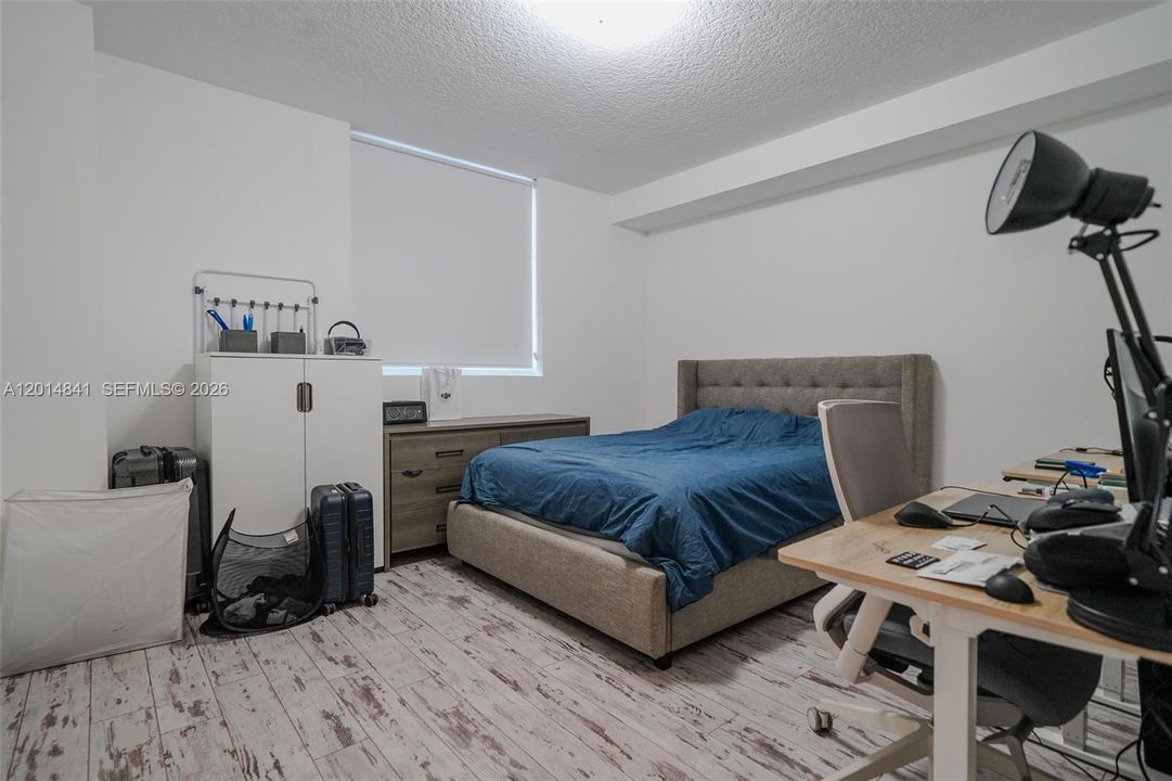 Active With Contract: $2,300 (1 beds, 1 baths, 663 Square Feet)