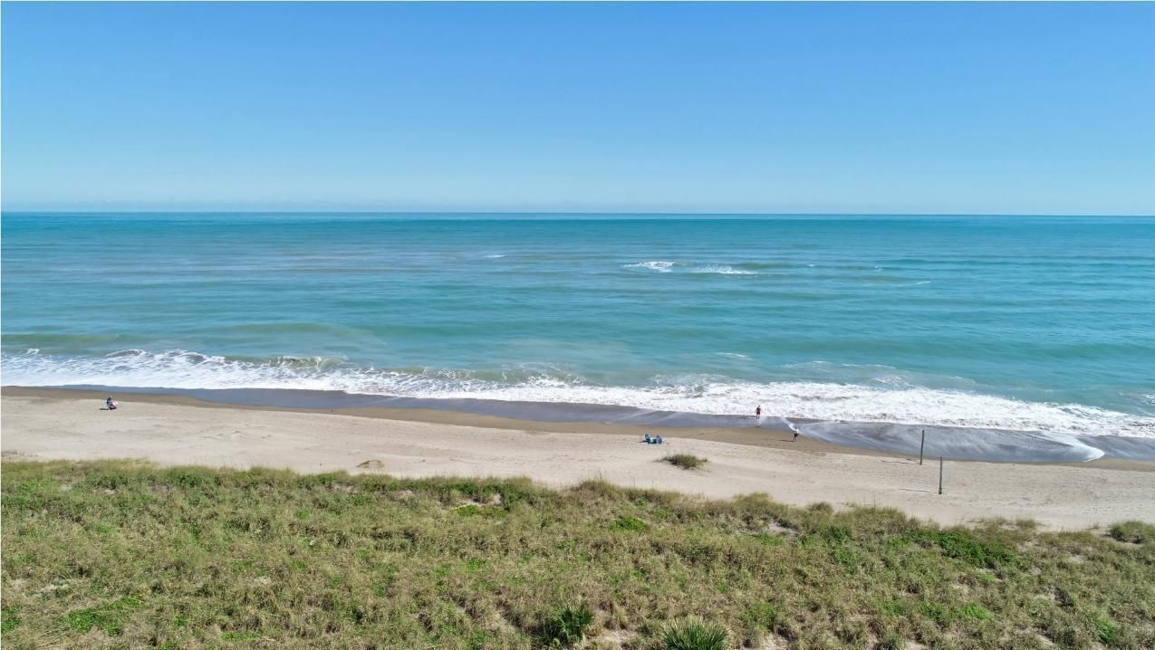 21 MILES OF UNCROWDED & UNSPOLIED BEACHE