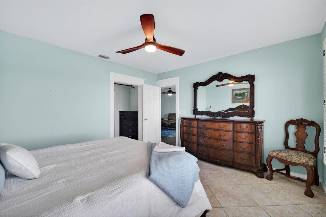 MASTER BEDROOM.....................