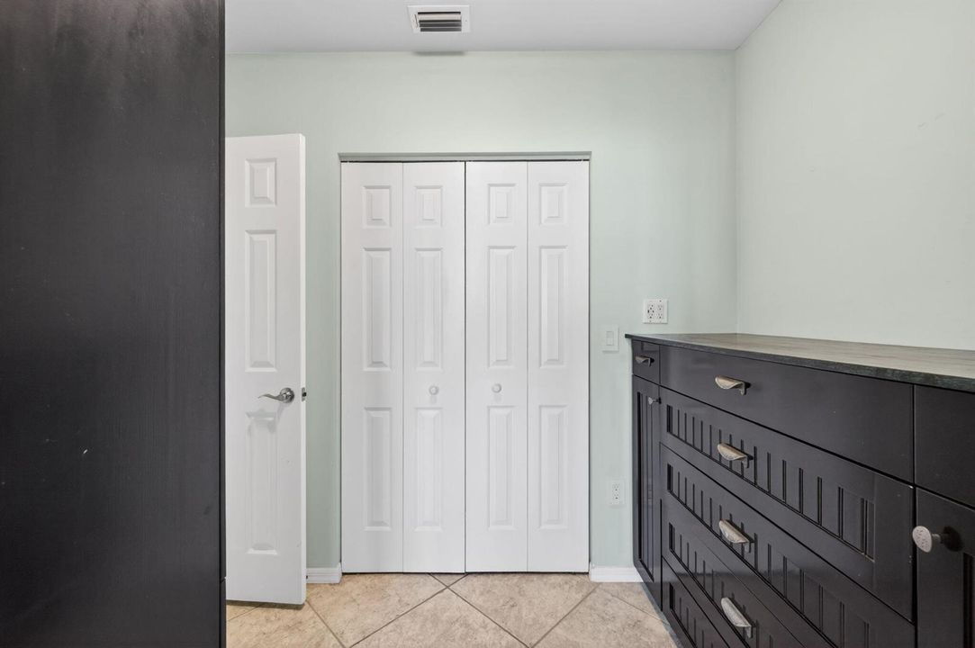 MASTER BEDROOM.........