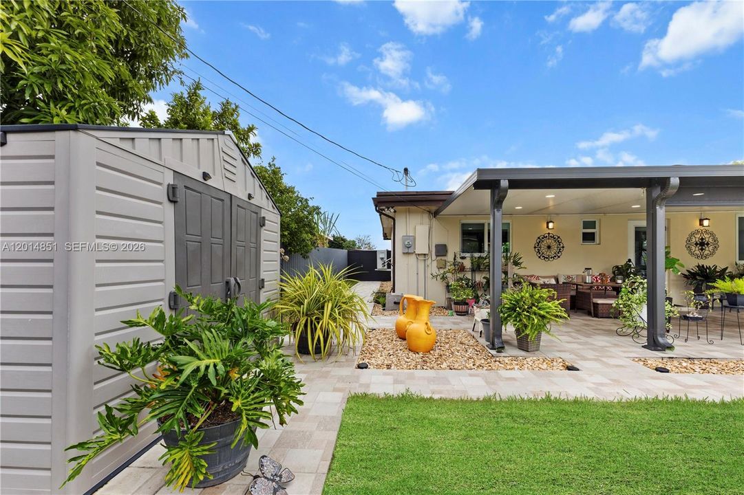 Active With Contract: $729,000 (4 beds, 2 baths, 1610 Square Feet)