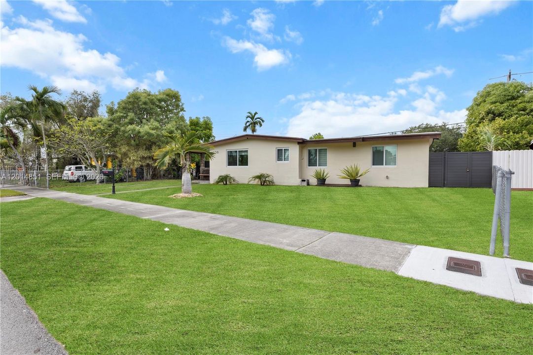 Active With Contract: $729,000 (4 beds, 2 baths, 1610 Square Feet)