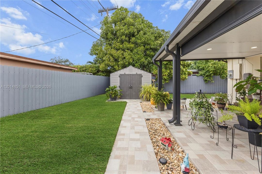 Active With Contract: $729,000 (4 beds, 2 baths, 1610 Square Feet)
