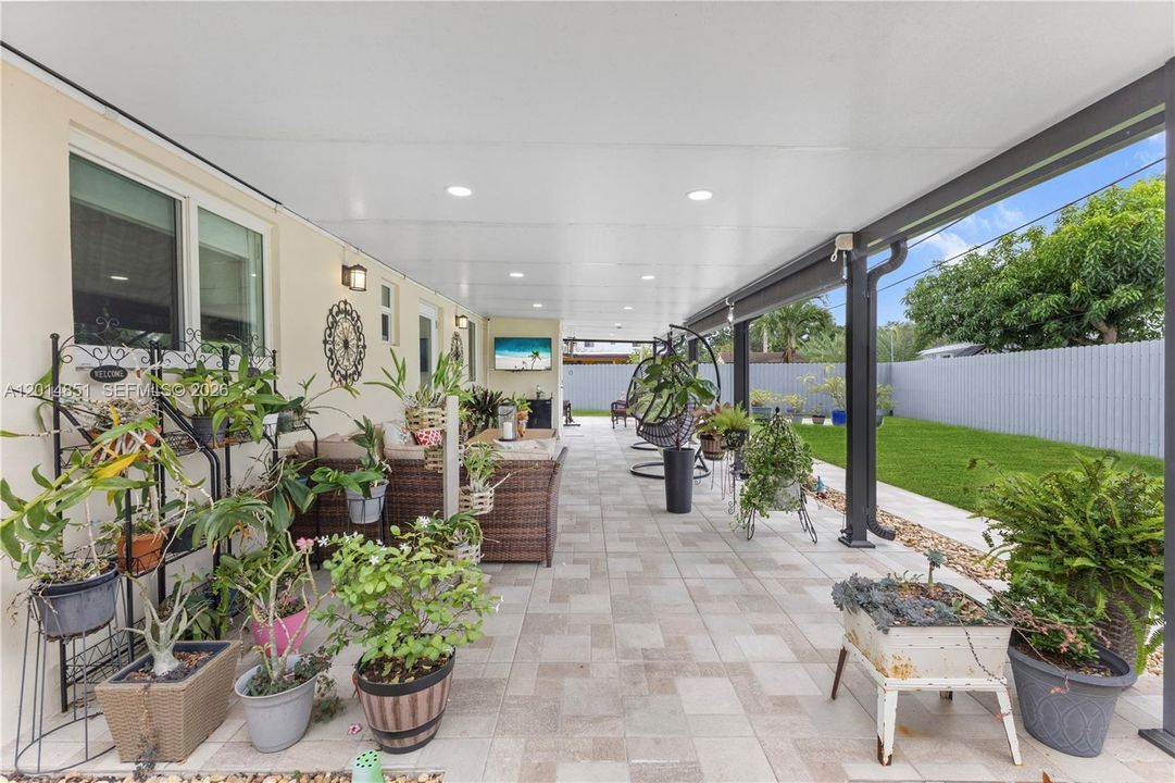 Active With Contract: $729,000 (4 beds, 2 baths, 1610 Square Feet)