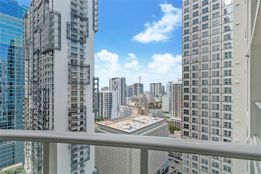 Active With Contract: $2,950 (1 beds, 1 baths, 733 Square Feet)