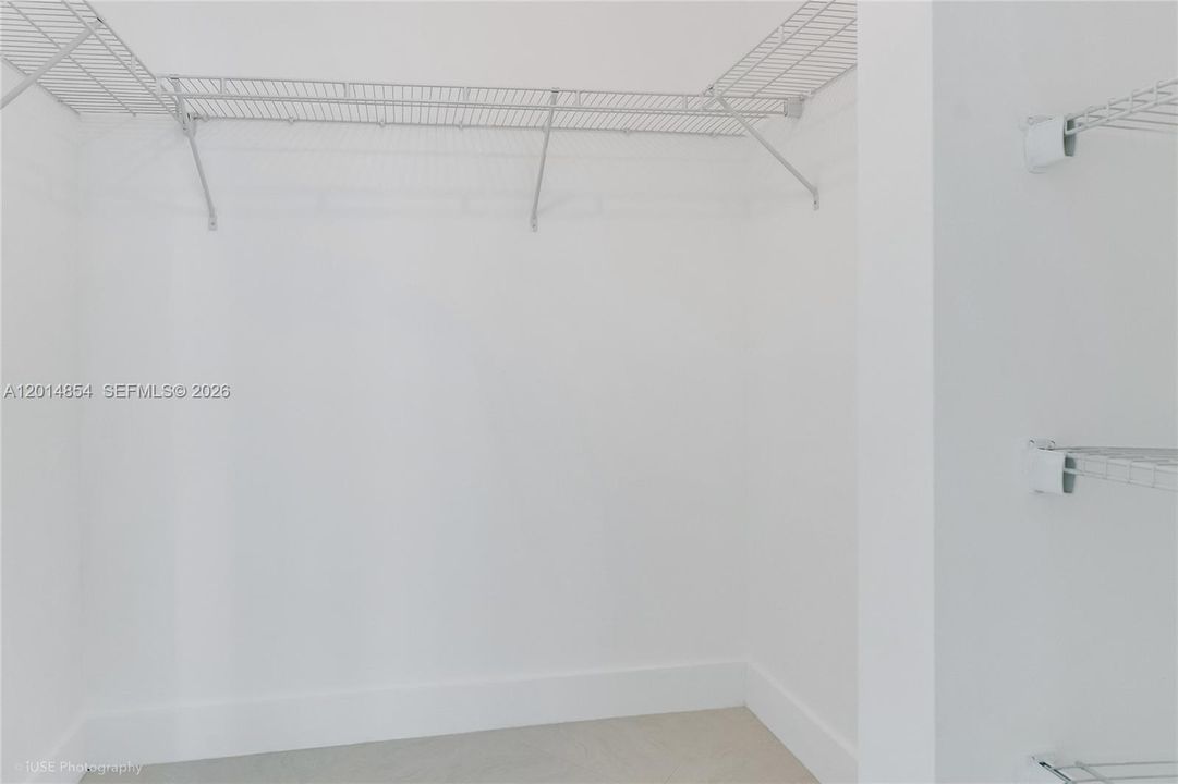 Active With Contract: $2,950 (1 beds, 1 baths, 733 Square Feet)