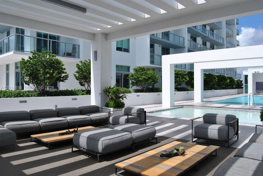 For Sale: $565,000 (1 beds, 1 baths, 801 Square Feet)