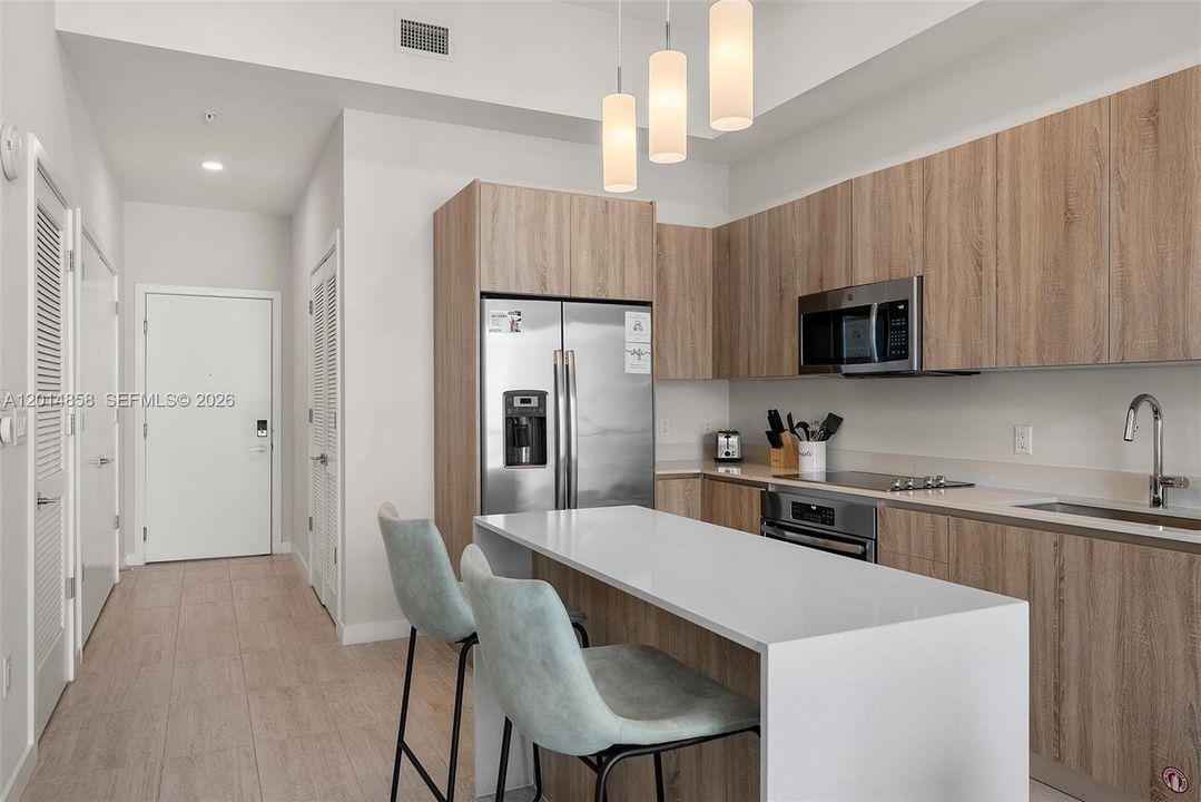 For Sale: $565,000 (1 beds, 1 baths, 801 Square Feet)