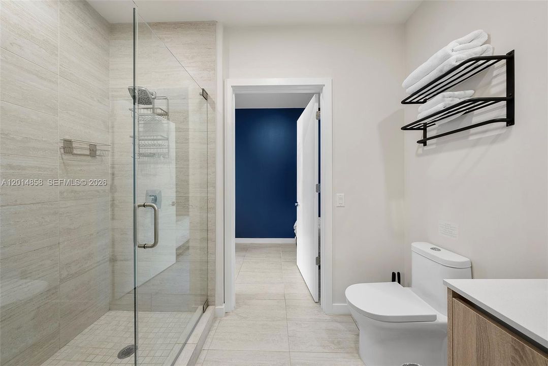 For Sale: $565,000 (1 beds, 1 baths, 801 Square Feet)