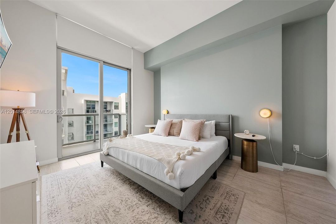 For Sale: $565,000 (1 beds, 1 baths, 801 Square Feet)