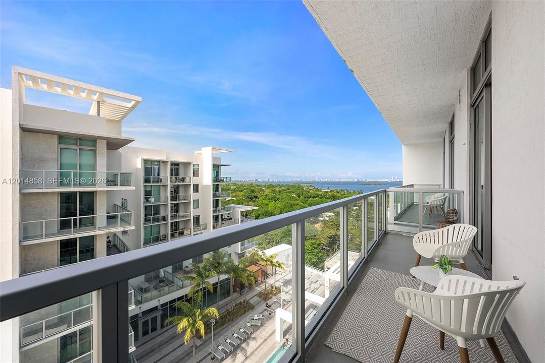 For Sale: $565,000 (1 beds, 1 baths, 801 Square Feet)
