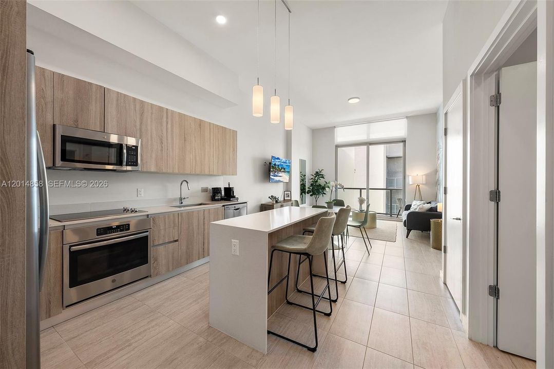 For Sale: $565,000 (1 beds, 1 baths, 801 Square Feet)