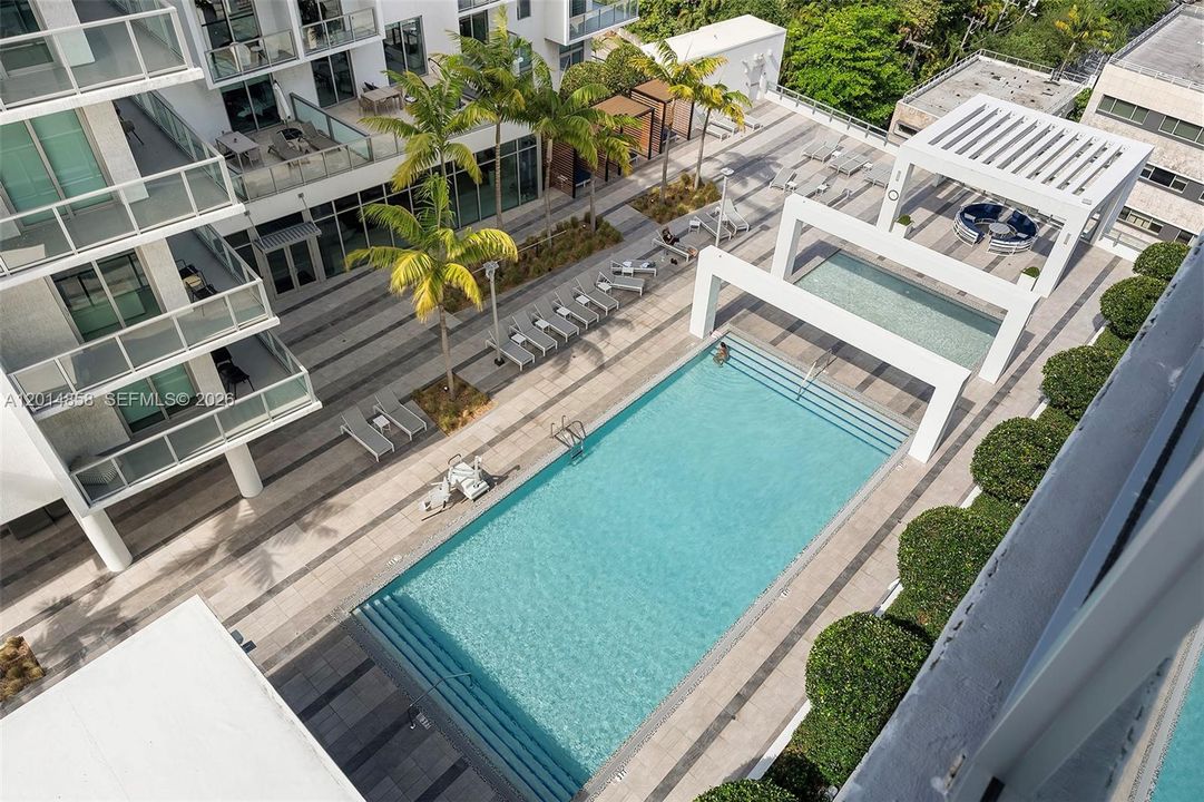 For Sale: $565,000 (1 beds, 1 baths, 801 Square Feet)