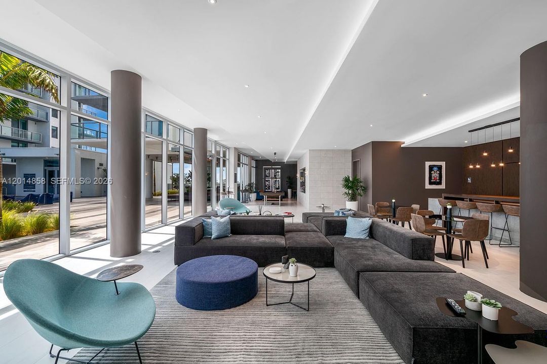 For Sale: $565,000 (1 beds, 1 baths, 801 Square Feet)