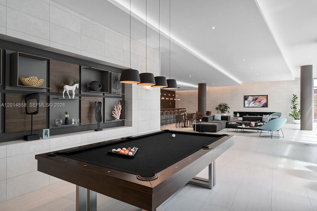 For Sale: $565,000 (1 beds, 1 baths, 801 Square Feet)