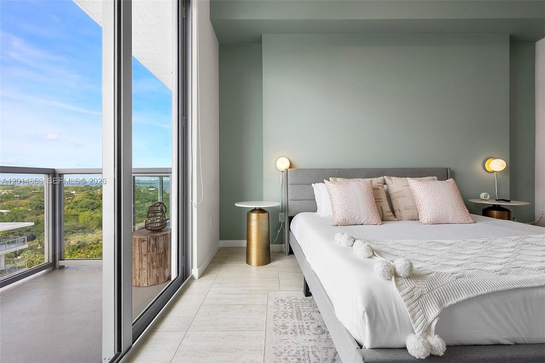 For Sale: $565,000 (1 beds, 1 baths, 801 Square Feet)
