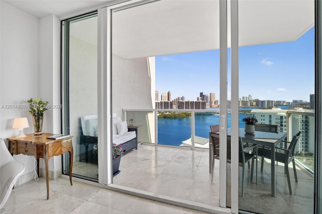 For Sale: $869,000 (3 beds, 3 baths, 1824 Square Feet)