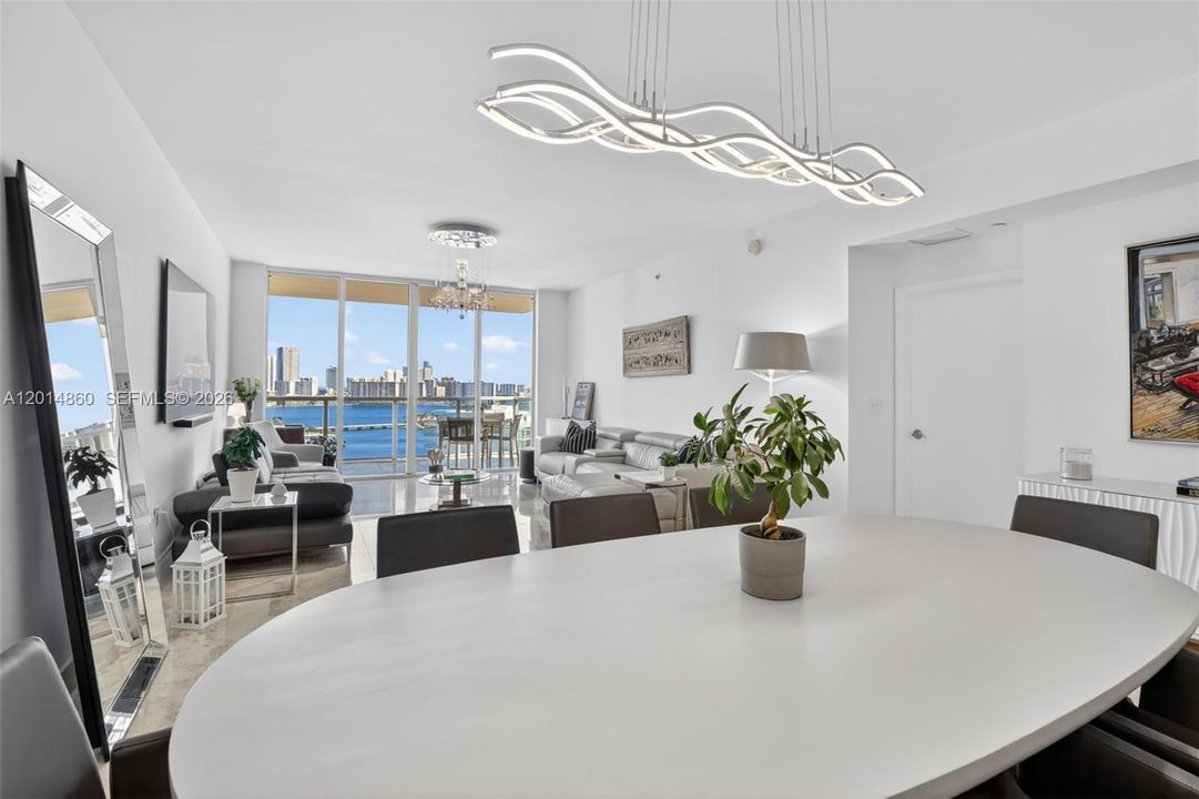 For Sale: $869,000 (3 beds, 3 baths, 1824 Square Feet)