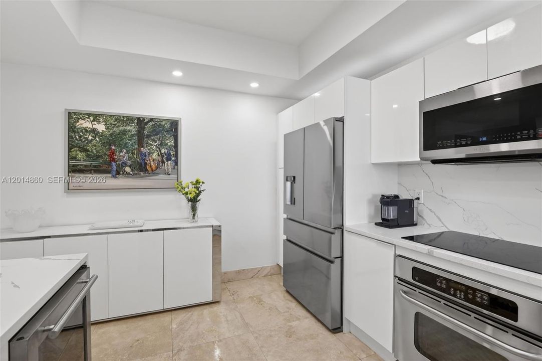 For Sale: $869,000 (3 beds, 3 baths, 1824 Square Feet)