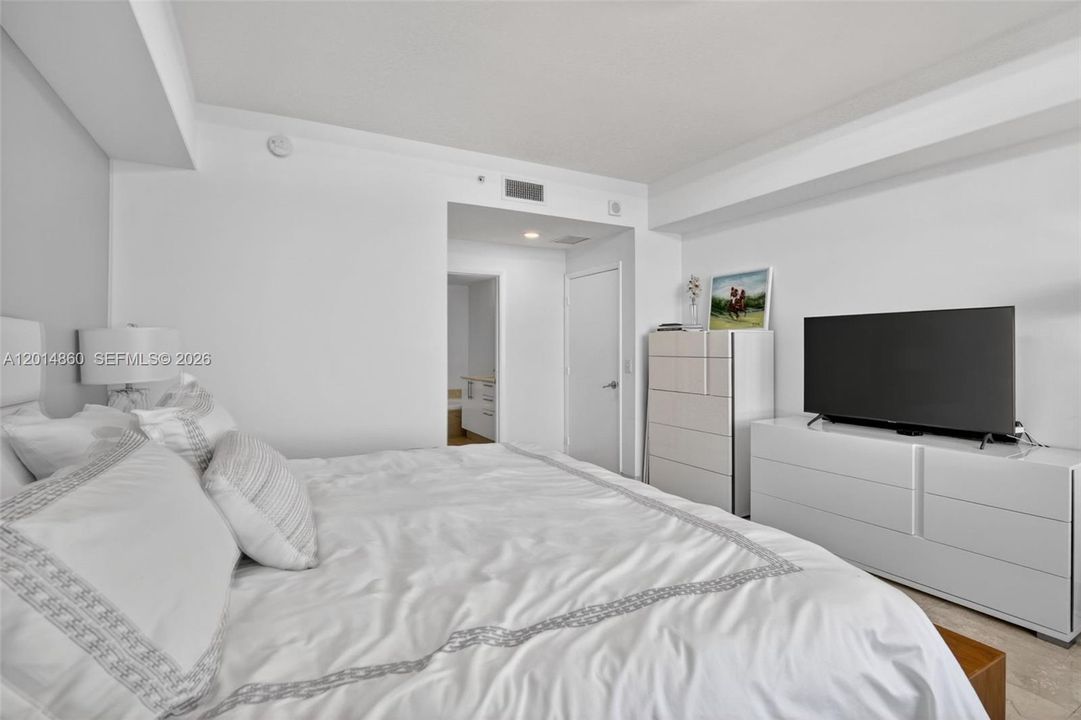 For Sale: $869,000 (3 beds, 3 baths, 1824 Square Feet)