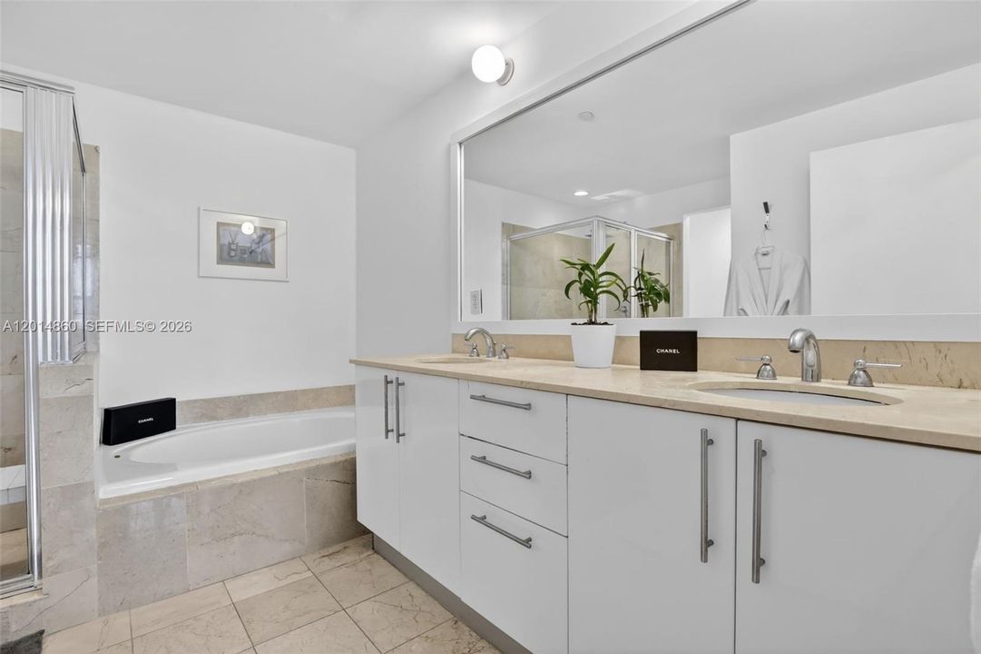For Sale: $869,000 (3 beds, 3 baths, 1824 Square Feet)