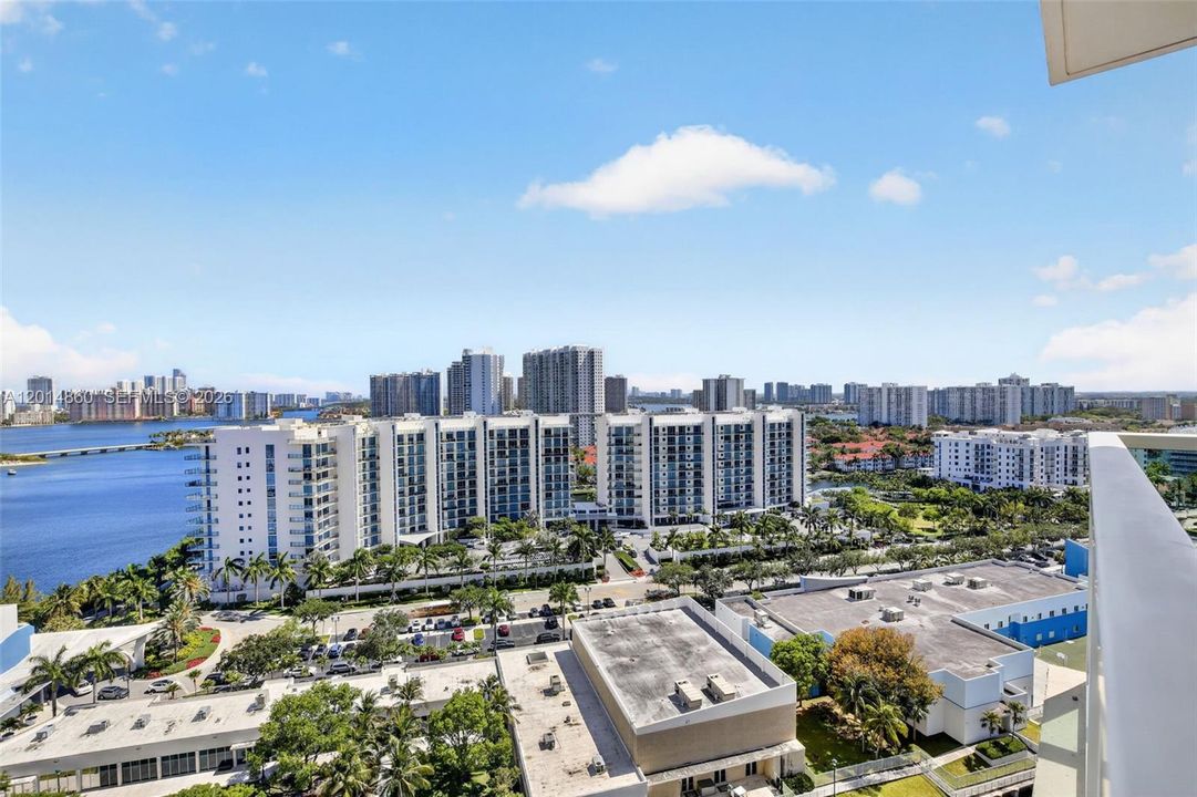 For Sale: $869,000 (3 beds, 3 baths, 1824 Square Feet)