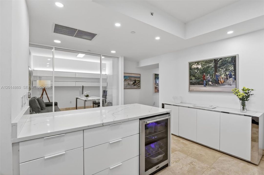 For Sale: $869,000 (3 beds, 3 baths, 1824 Square Feet)