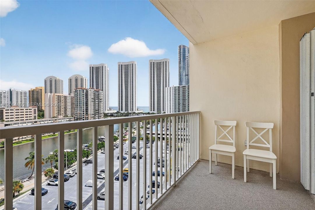 На продажу: $265,999 (1 спален, 2 ванн, 762 Квадратных фут)