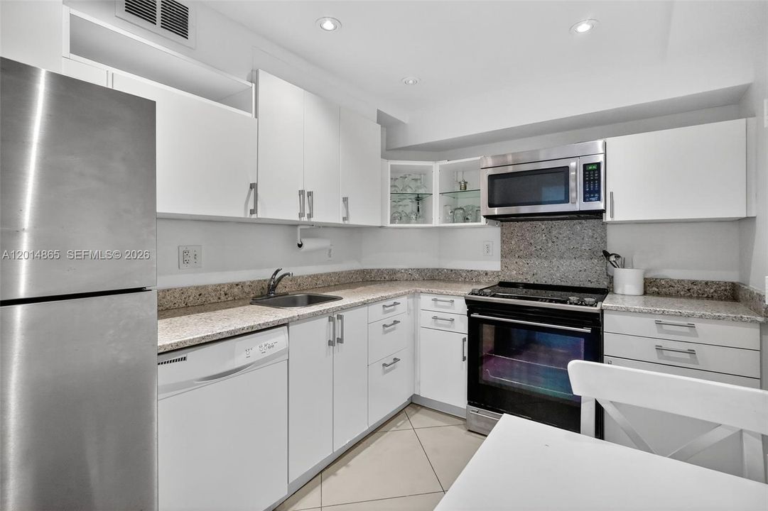 На продажу: $265,999 (1 спален, 2 ванн, 762 Квадратных фут)
