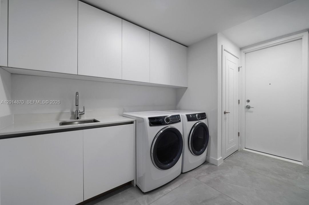 For Sale: $4,350,000 (4 beds, 4 baths, 3300 Square Feet)