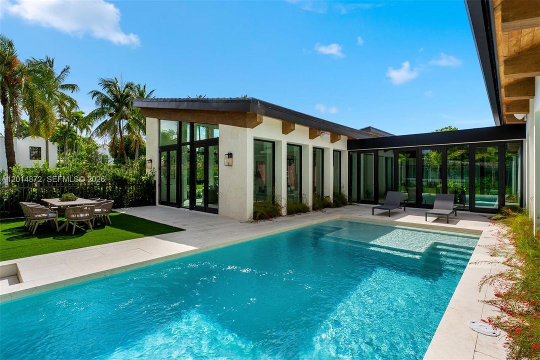 На продажу: $8,250,000 (6 спален, 6 ванн, 0 Квадратных фут)