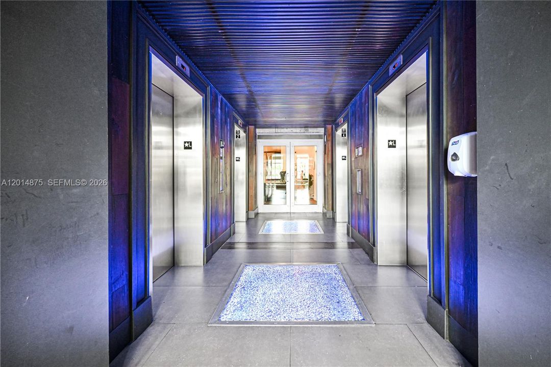 For Sale: $340,000 (1 beds, 1 baths, 602 Square Feet)