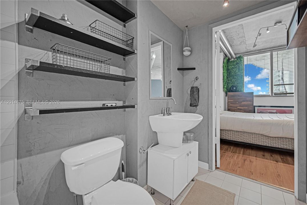 For Sale: $340,000 (1 beds, 1 baths, 602 Square Feet)