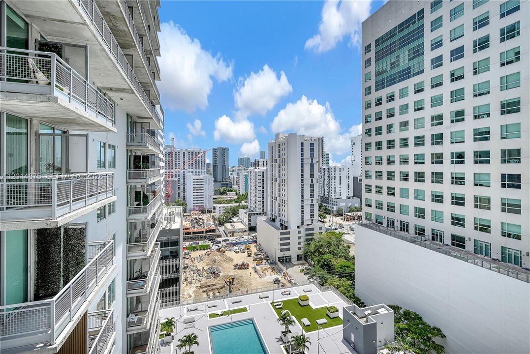 For Sale: $340,000 (1 beds, 1 baths, 602 Square Feet)