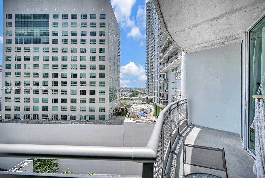 For Sale: $340,000 (1 beds, 1 baths, 602 Square Feet)