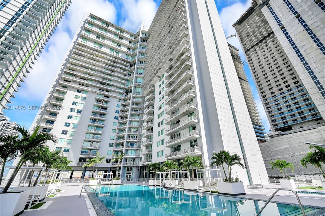 For Sale: $340,000 (1 beds, 1 baths, 602 Square Feet)