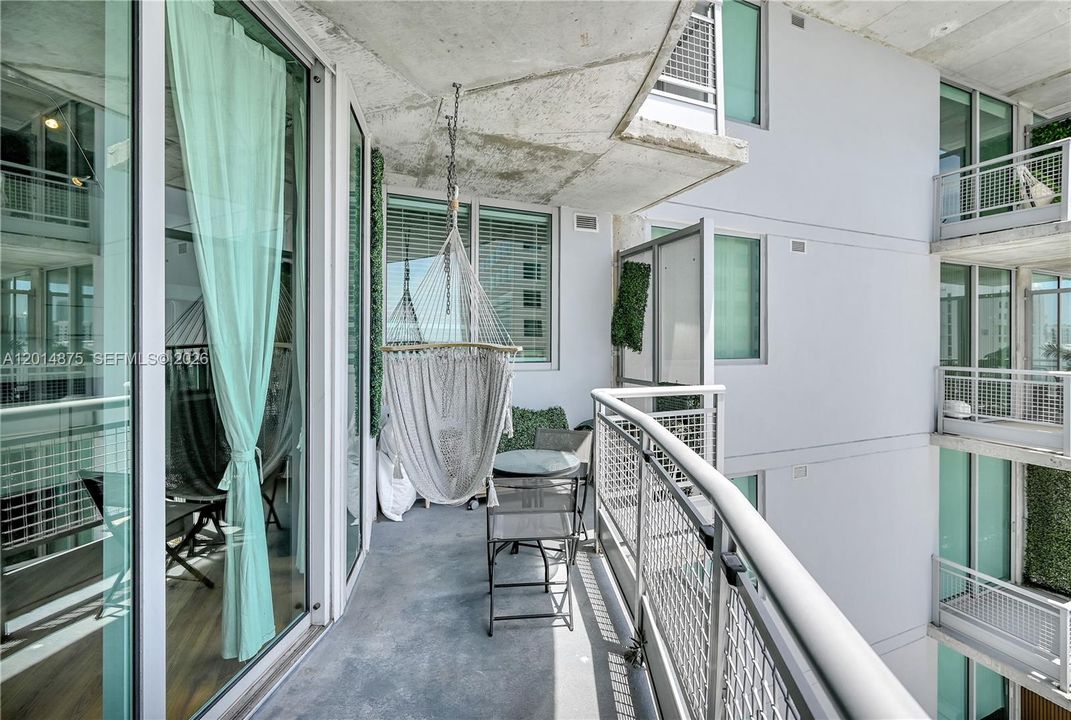 For Sale: $340,000 (1 beds, 1 baths, 602 Square Feet)