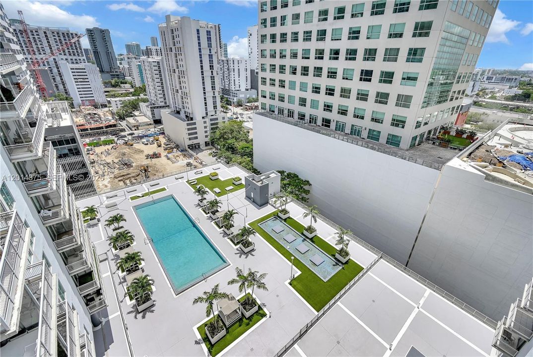 For Sale: $340,000 (1 beds, 1 baths, 602 Square Feet)