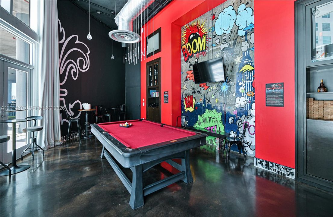For Sale: $340,000 (1 beds, 1 baths, 602 Square Feet)