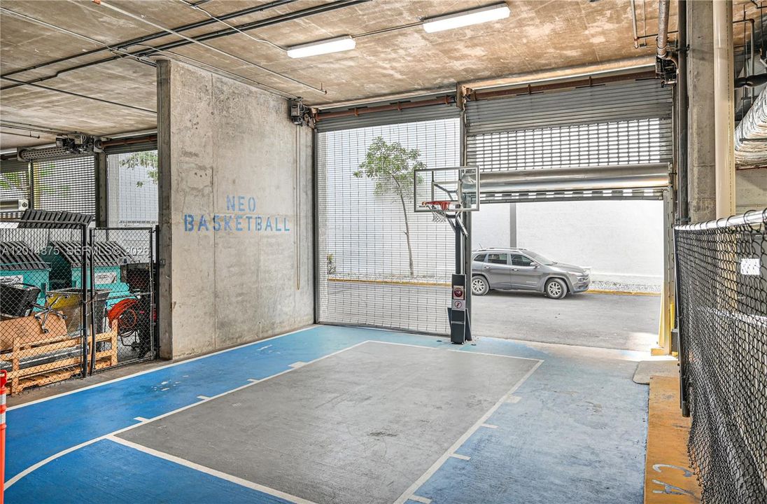 For Sale: $340,000 (1 beds, 1 baths, 602 Square Feet)