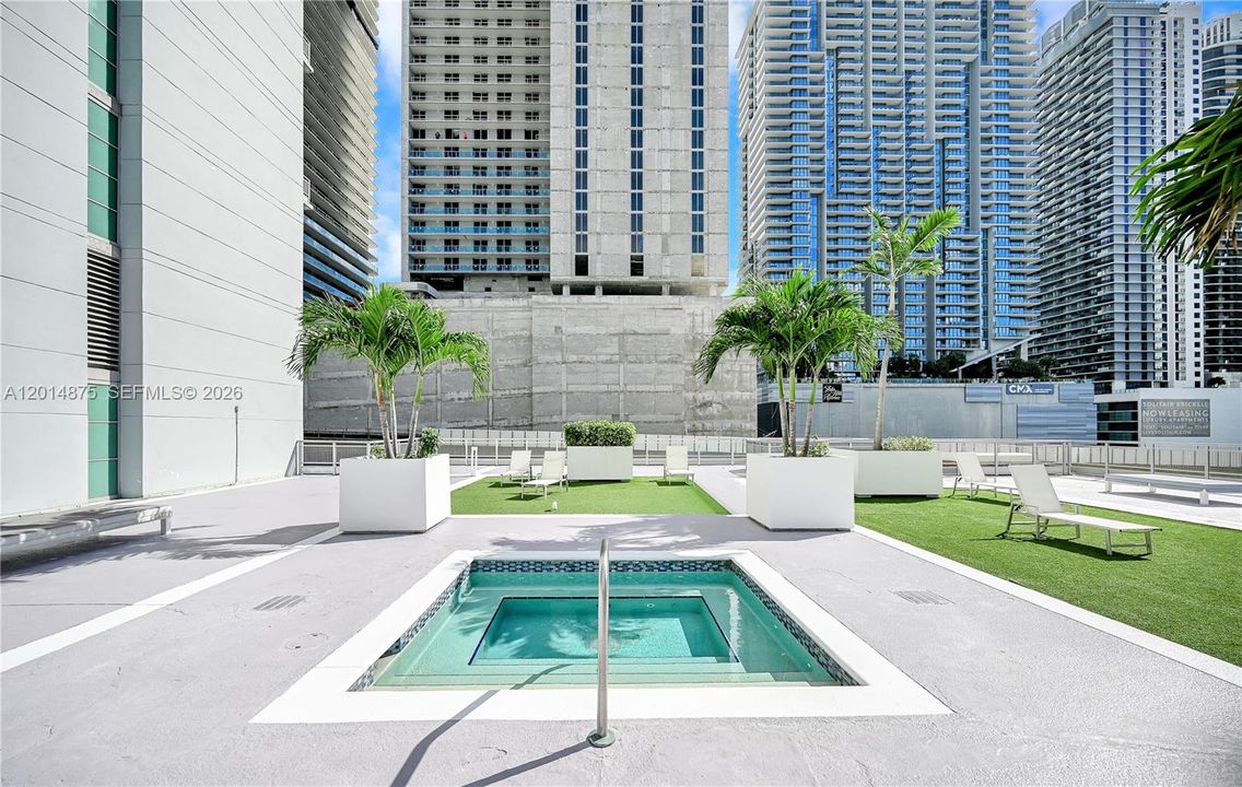 For Sale: $340,000 (1 beds, 1 baths, 602 Square Feet)