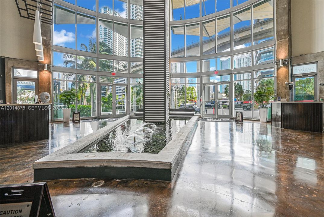 For Sale: $340,000 (1 beds, 1 baths, 602 Square Feet)