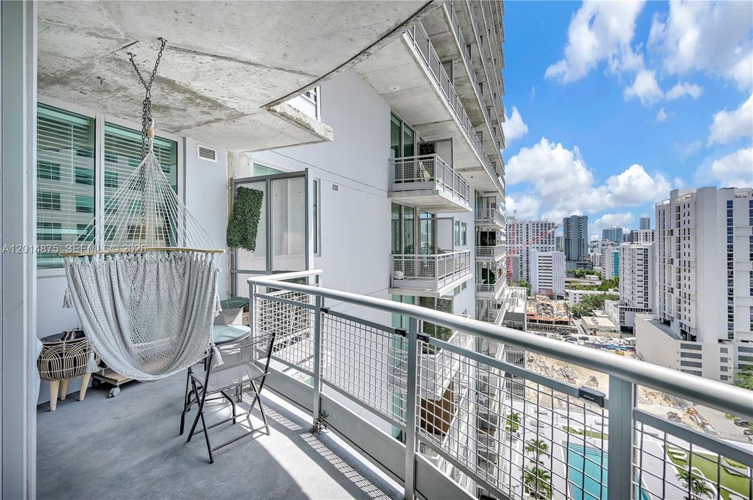 For Sale: $340,000 (1 beds, 1 baths, 602 Square Feet)